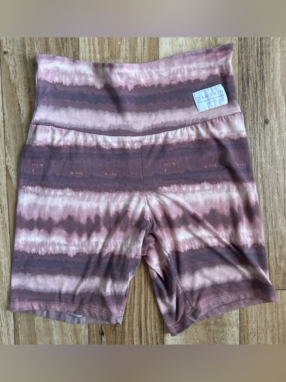 Danskin Lounge purple and pink tie-dye shorts women’s size small